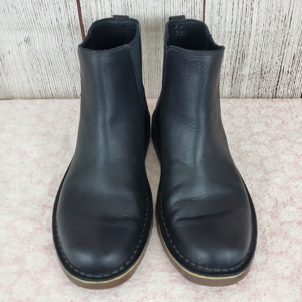 L.L. Bean Stonington Women's Black leather Chelsea Boot Size 10